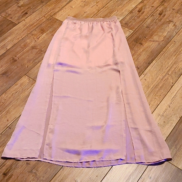 h.i.p. Dresses & Skirts - Dusty rose long skirt, silk like material, cool metallic waist band